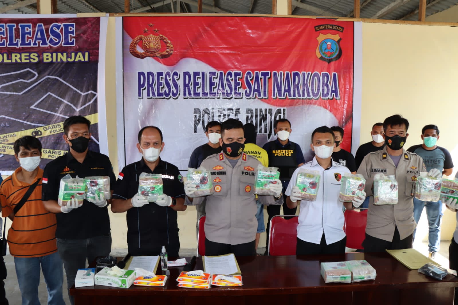 Petugas kepolisian ketika memaparkan pengungkapan kasus narkotika. Foto: Humas Polres Binjai