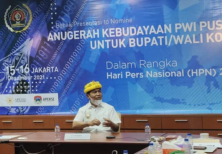 Bupati Buton saat presentasi di AK PWI 2022. Foto: Ist.