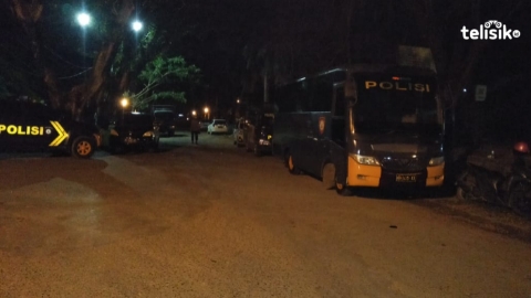 Kendaraan Brigade Polda Sultra di ujung Kendari Beach. Foto: Thamrin Dalby/Telisik
