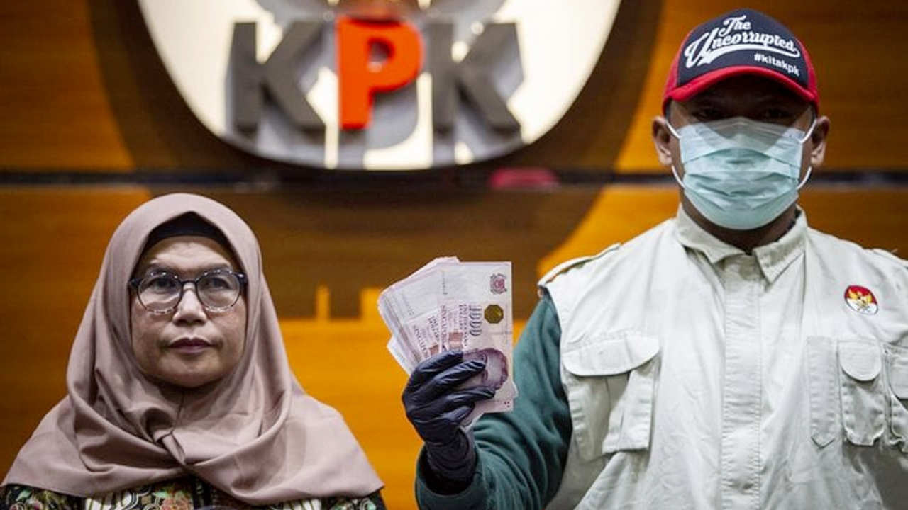 Wakil Ketua KPK, Lili Pintauli Siregar (kiri). Foto: Repro kompas.com