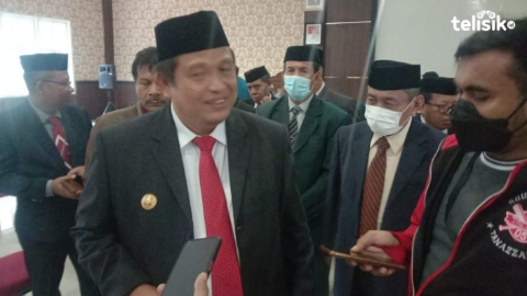 Bupati Muna, LM Rusman Emba, mengaku belum menerima tiga nama calon Sekda yang lolos seleksi. Foto: Sunaryo/Telisik