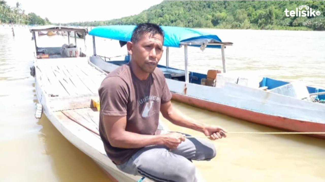 Cacan, salah satu nelayan di tepi sungai Kelurahan Reo yang enggan melaut pasca gempa mengguncang NTT. Foto: Berto Davids/Telisik