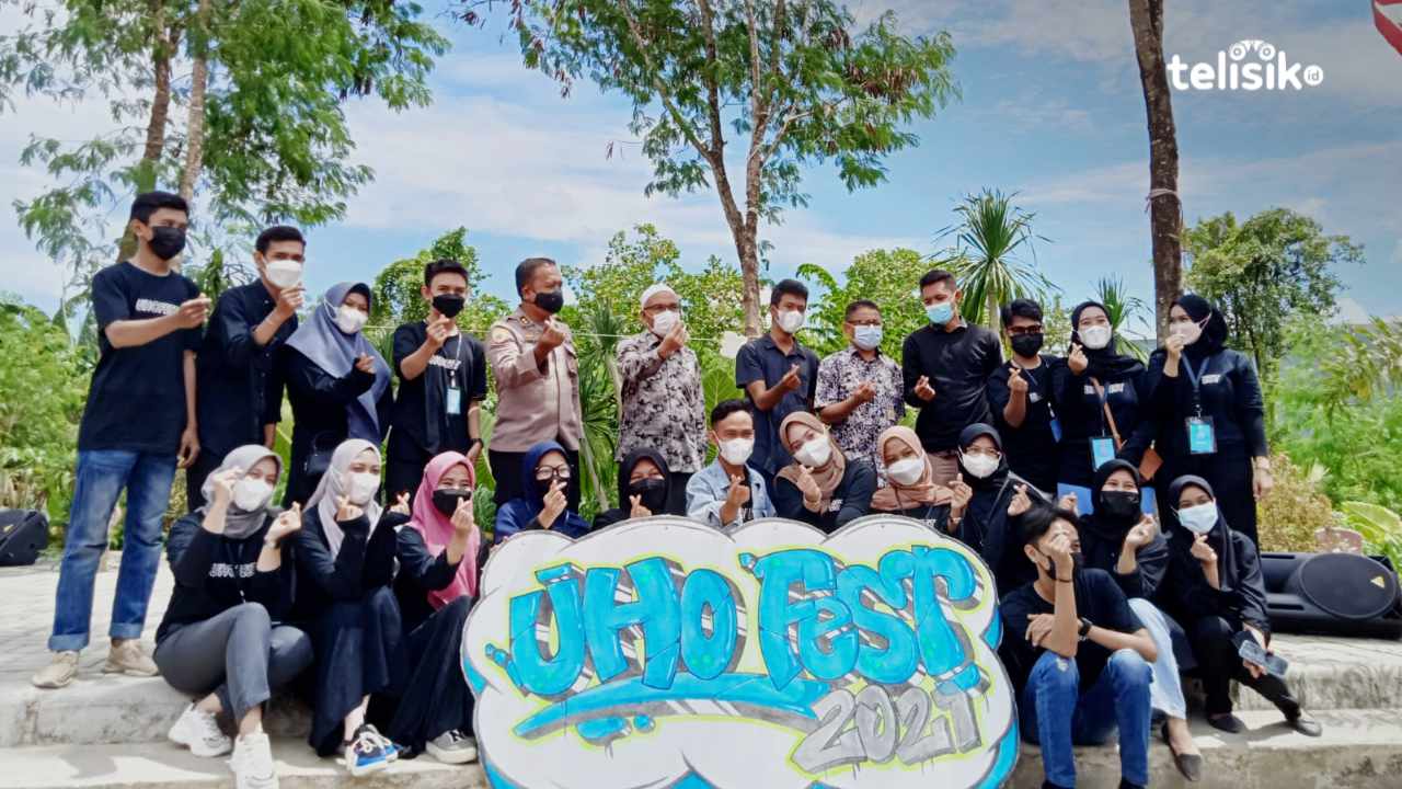 Foto bersama dalam pembukaan UHO Fest 2021. Foto: Andi Irna Fitriani/Telisik