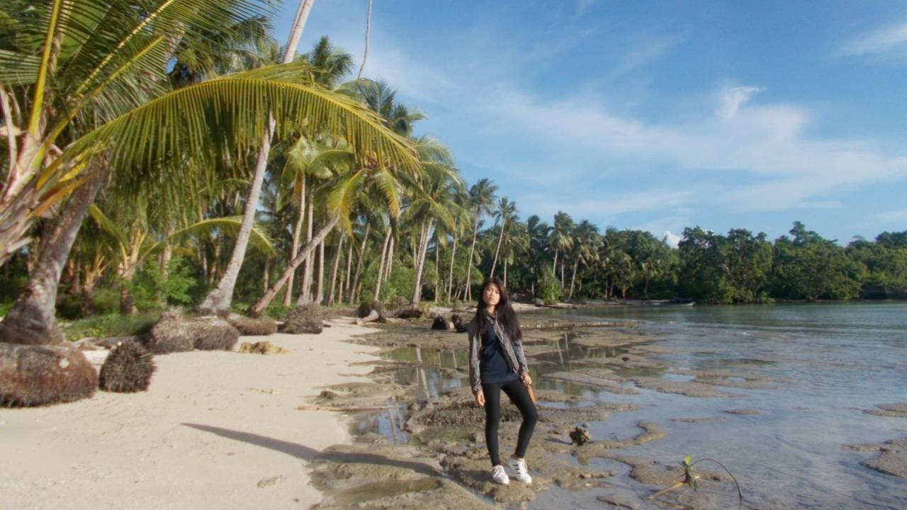 Pantai Peropa dengan gugusan pohon kelapanya. Foto: Ist.