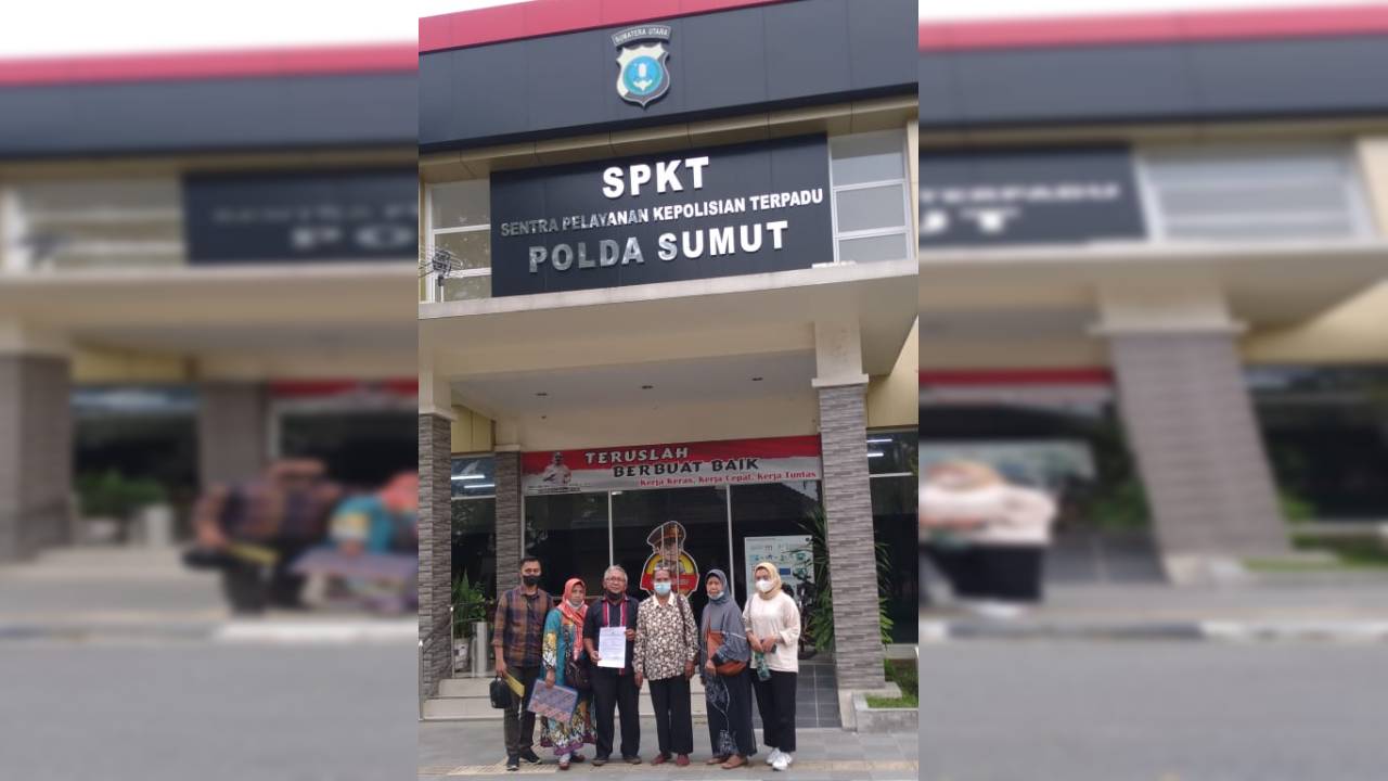 Tim LBH Medan bersama Masidi ketika membuat laporan ke Mapolda Sumut. Foto: Dok LBH Medan