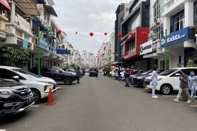 Warga keluar ruangan saat gempa. Foto: Repro katadata.com