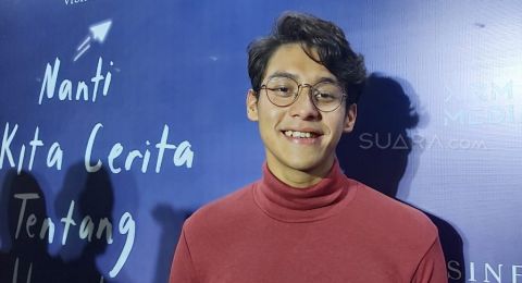 Publik figure aktor film layar lebar, penulis lagu dan penyanyi, Ardhito Pramono. Foto: Repro Suara.com