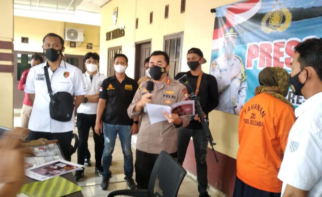 Kapolres Bulukumba AKBP Suryono Ridho saat melakukan rilis pengungkapan narkotika (dok humas polres Bulukumba)