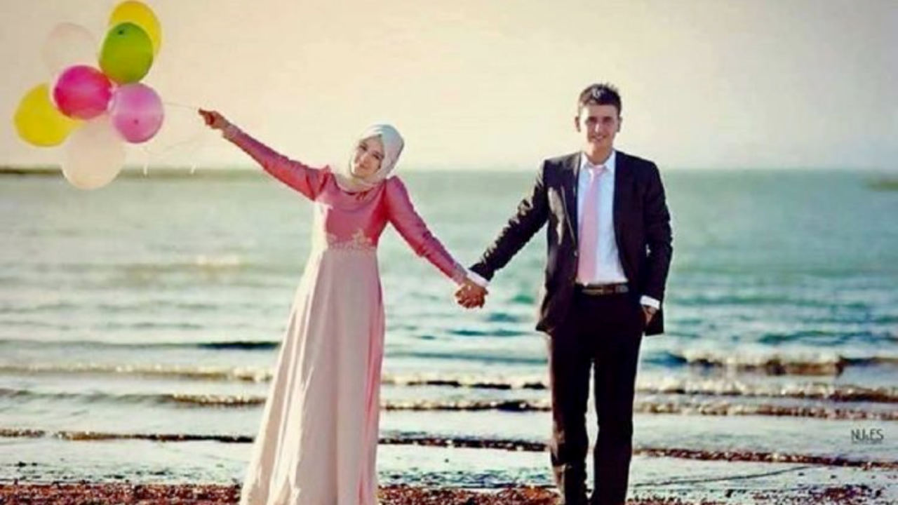 Kita sebagai manusia berkewajiban untuk berdoa dan bertawakkal kepada Allah Ta'ala sepenuh hati agar Allah mempermudah jalan bertemunya jodoh. Foto:Repro hipwee.com