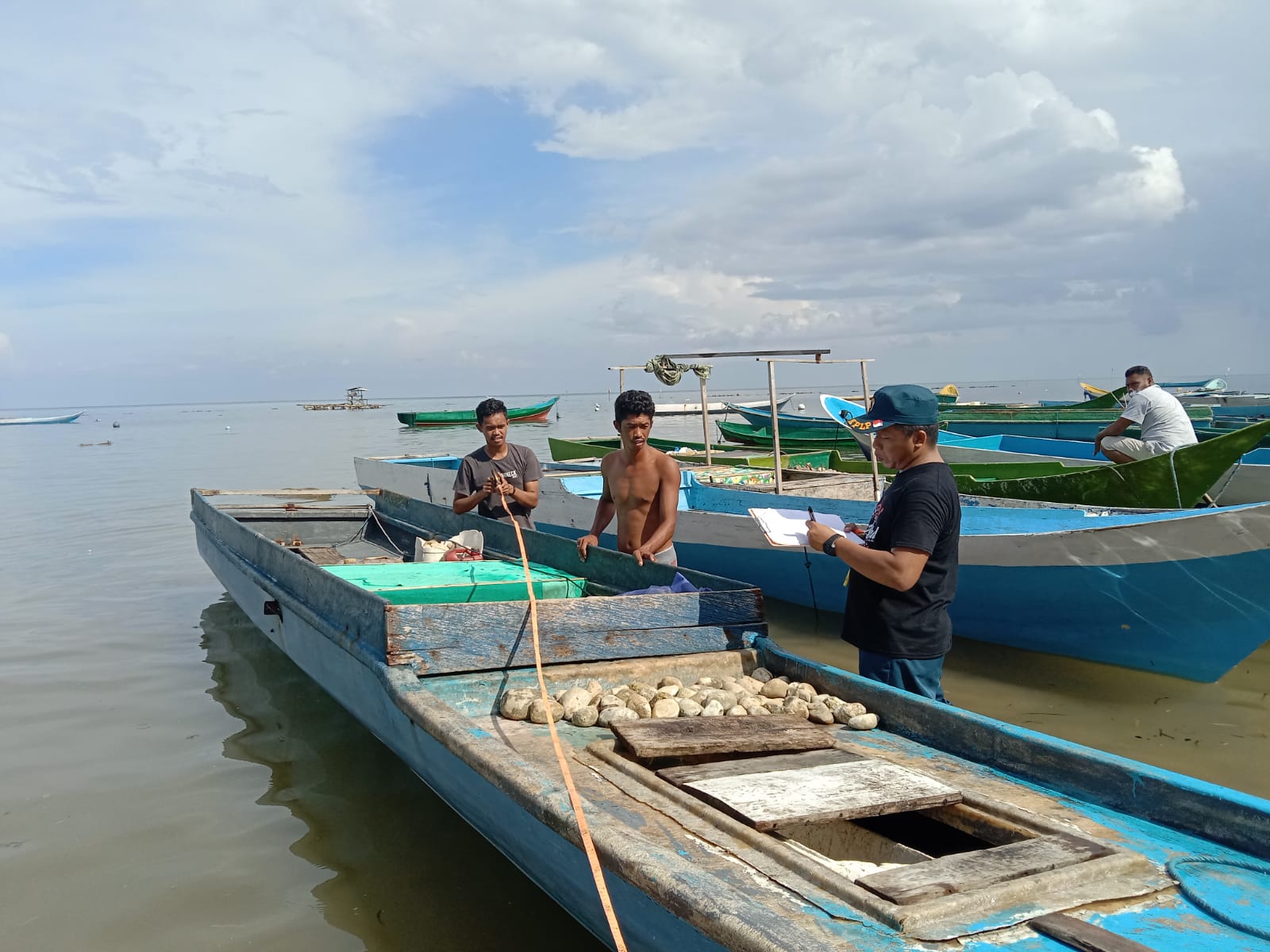 Pengukuran perahu nelayan tuna di Desa Holimombo Jaya, Kabupaten Buton foto: Ist