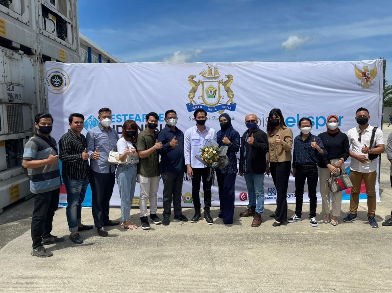 Steven Stenly berhasil mengekspor 18 ton biji kacang mete ke negara Vietnam selama masa pandemi COVID-19. Foto: Ist.