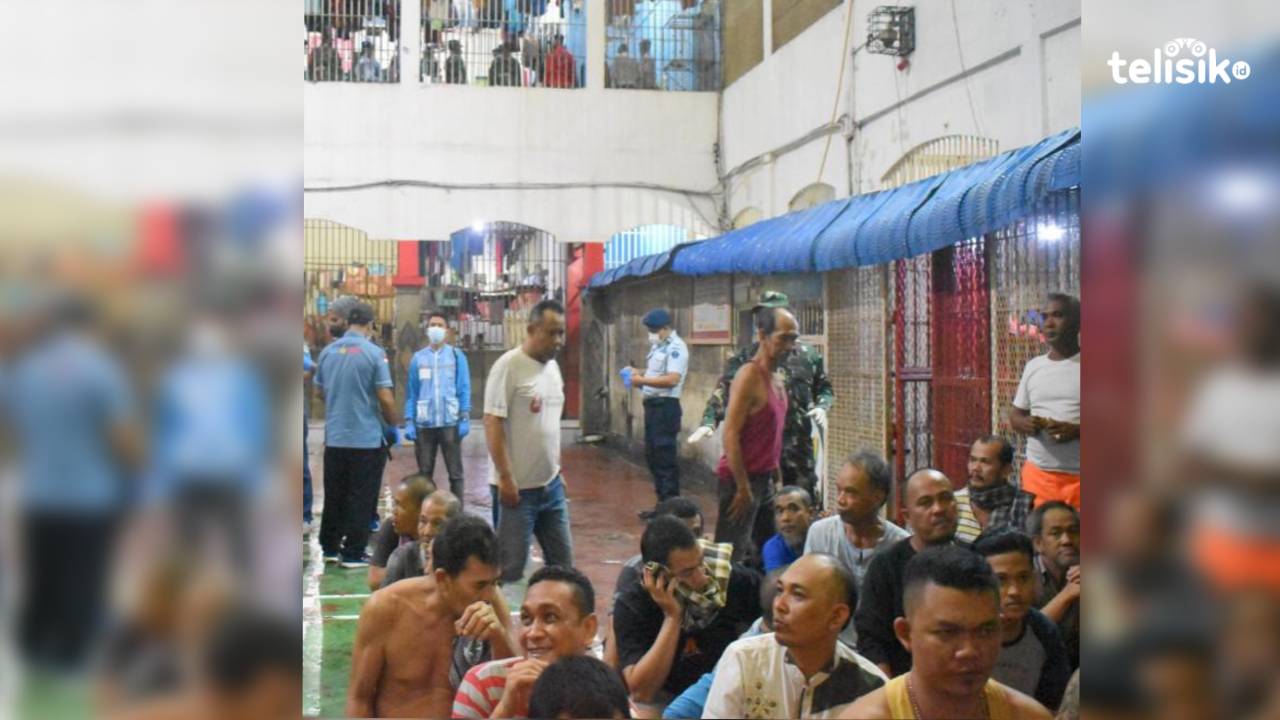 Kanwil KemenkumHAM Sumut bersama TNI dan Polri melakukan razia terhadap warga binaan di Rutan Labuhan Deli. Foto: Reza Fahlefy/Telisik