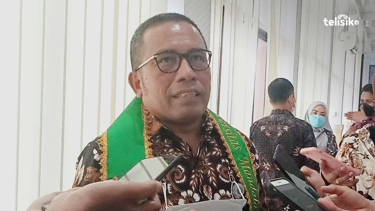 Rektor Universitas Halu Oleo (UHO) Kendari, Prof Dr Muhammad Zamrun Firihu. Foto: Andi Irna Fitriani/Telisik