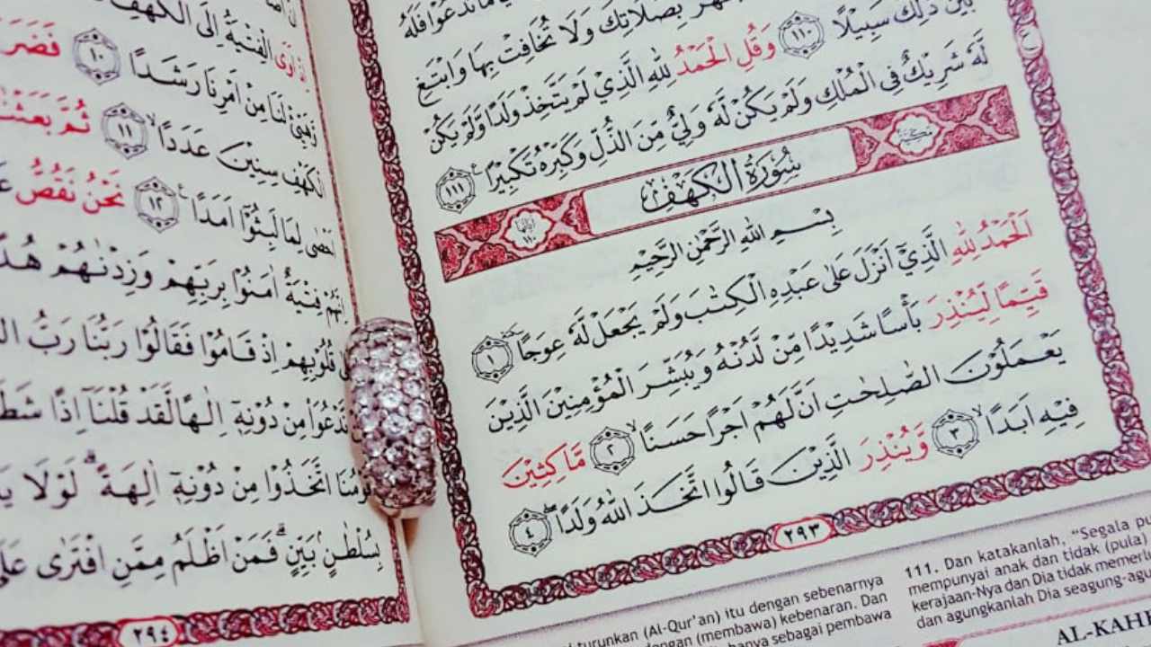 Rutinkan dan hafal 10 ayat pertama surat Al-Kahfi, agar terhindar dari fitnah Dajjal. Foto: Repro pinterest.com