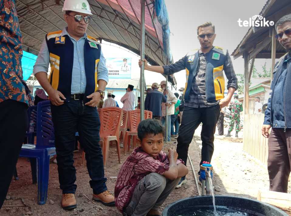 Proses pengairan air bersih. Foto: Sunaryo/Telisik