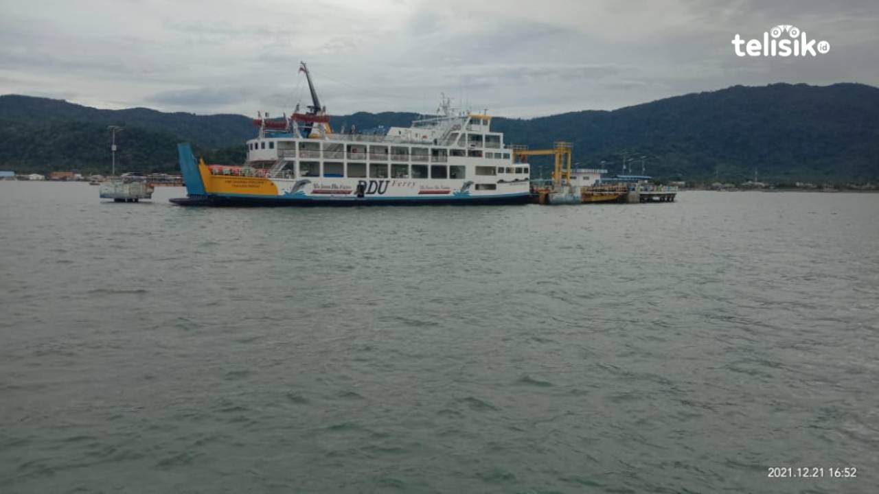 Armada KMP Dharma Kencana I saat berlabuh di Pelabuhan Kasipute Kabupaten Bombana. Hir Abrianto/Telisik
