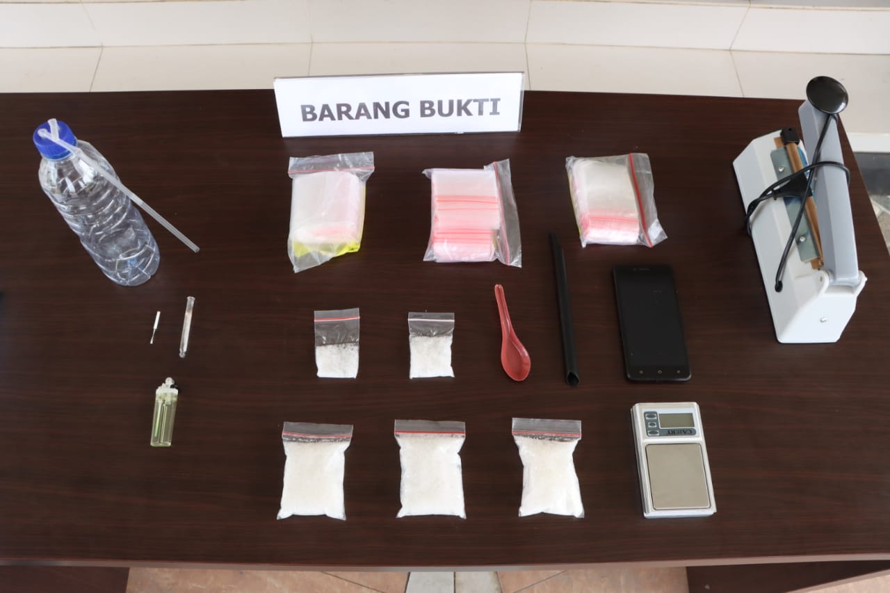 Barang bukti narkotika jenis sabu dengan berat bruto 167,40 gram berhasil diamankan Satres Narkoba Polres Kendari. Foto: Ist.