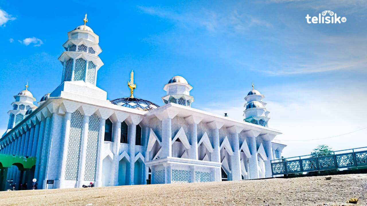 Masjid Al-Kautsar Kota Kendari. Foto: Ibnu Sina Ali Hakim/Telisik