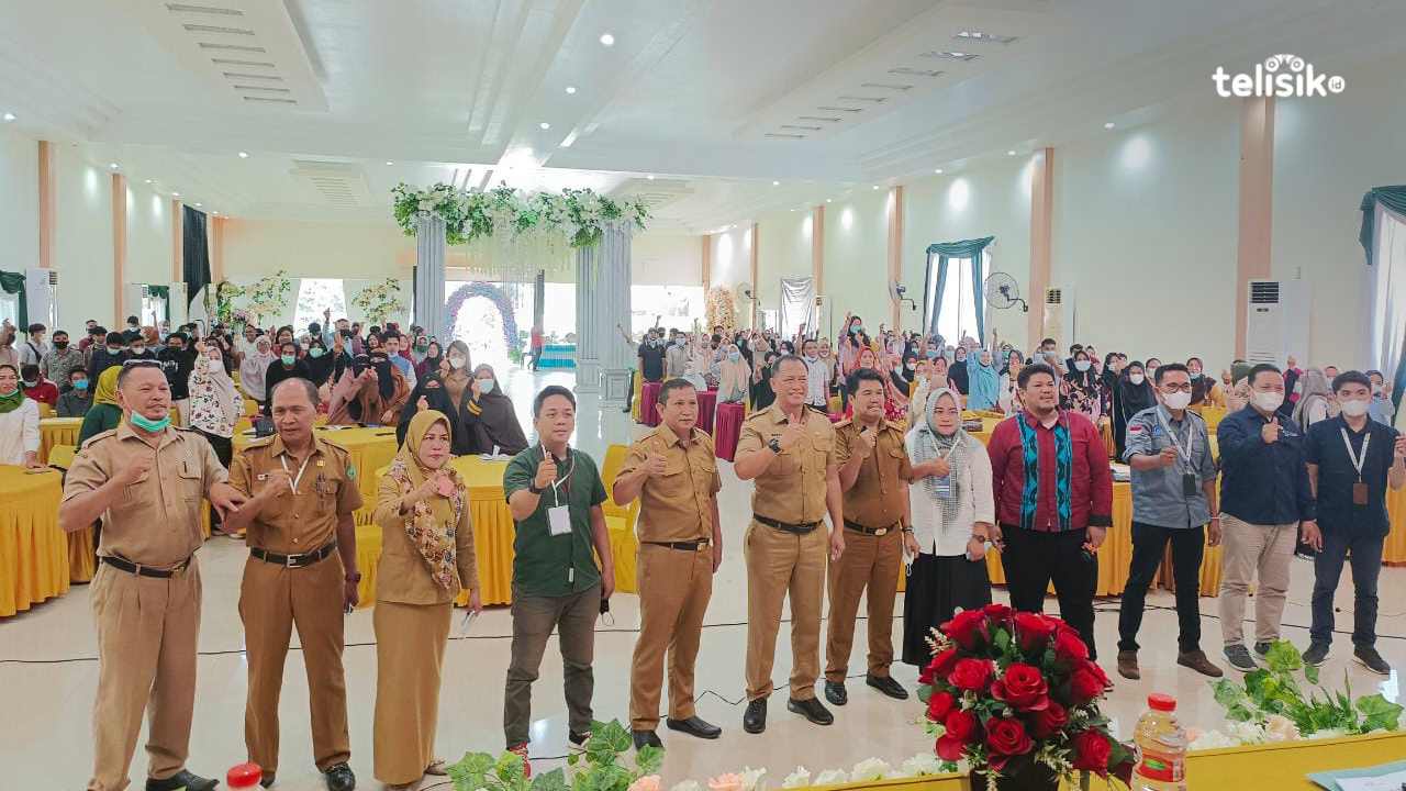 Suasana foto bersama dalam pelatihan UMKM di Konawe. Foto: Aris Syam/Telisik