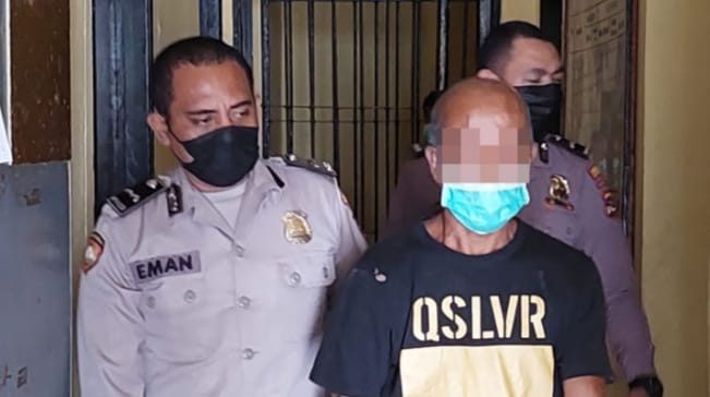 Pelaku saat diamankan polisi. Foto: Ist.
