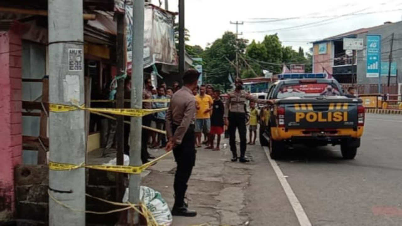 Polisi tiba di lokasi kejadian perkara. Foto: Ist