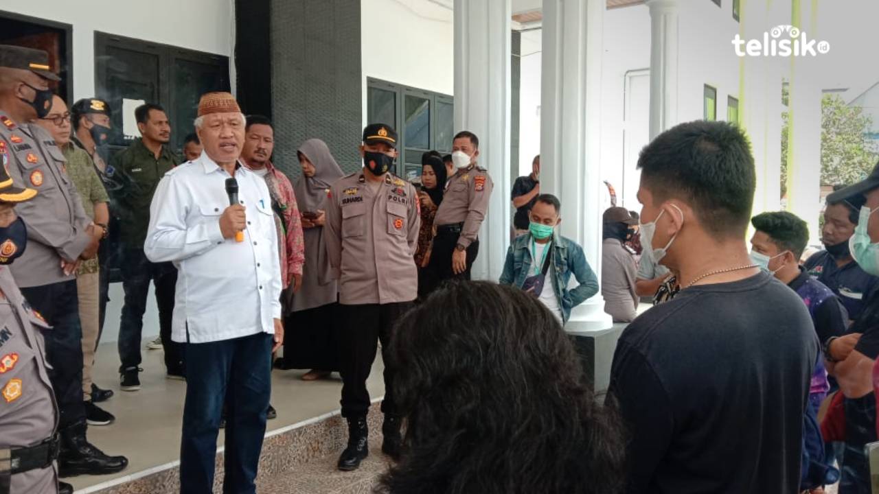 Kadinkes Muna, La Ode Rimba Sua menerima pendemo. Foto : Sunaryo/Telisik