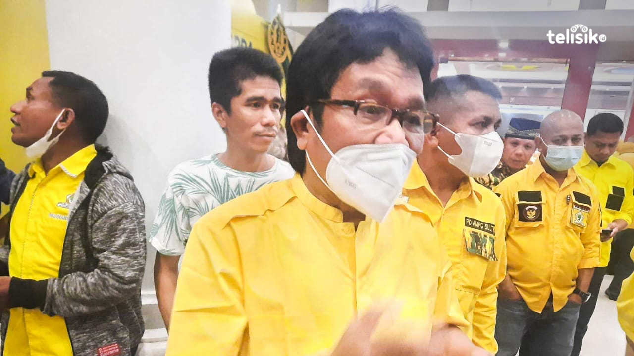 Anggota DPR RI, Ridwan Bae saat ditemui di Kota Kendari. Foto: Kardin/Telisik
