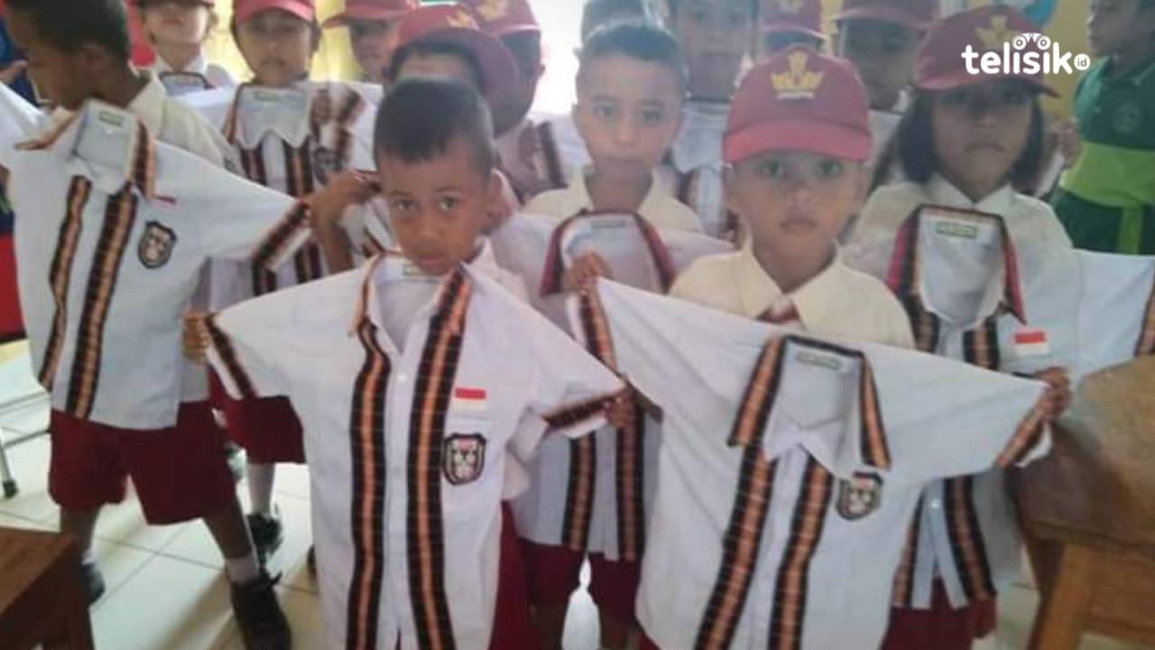 Seragam pelajar SD dengan sentuhan tenun Masalili. Foto: Sunaryo/Telisik