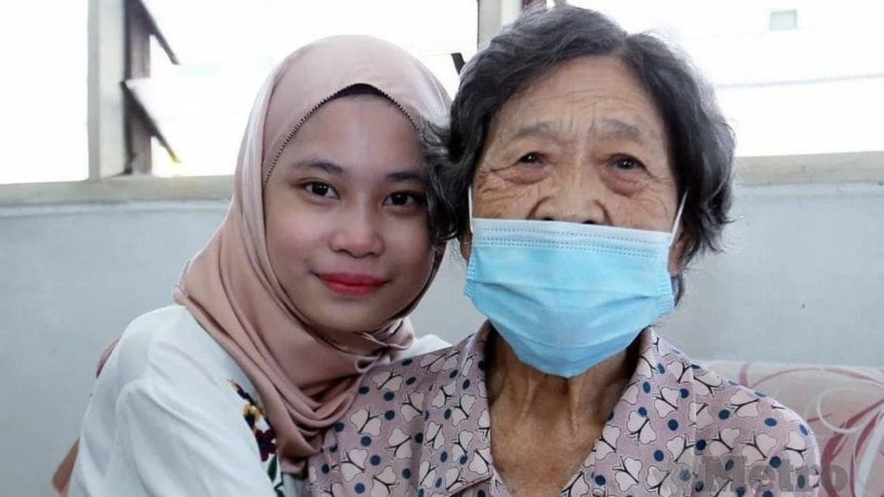 Rohana Abdullah (kiri) bersama Chee Hoi Lan (kanan). Foto: Latahzan