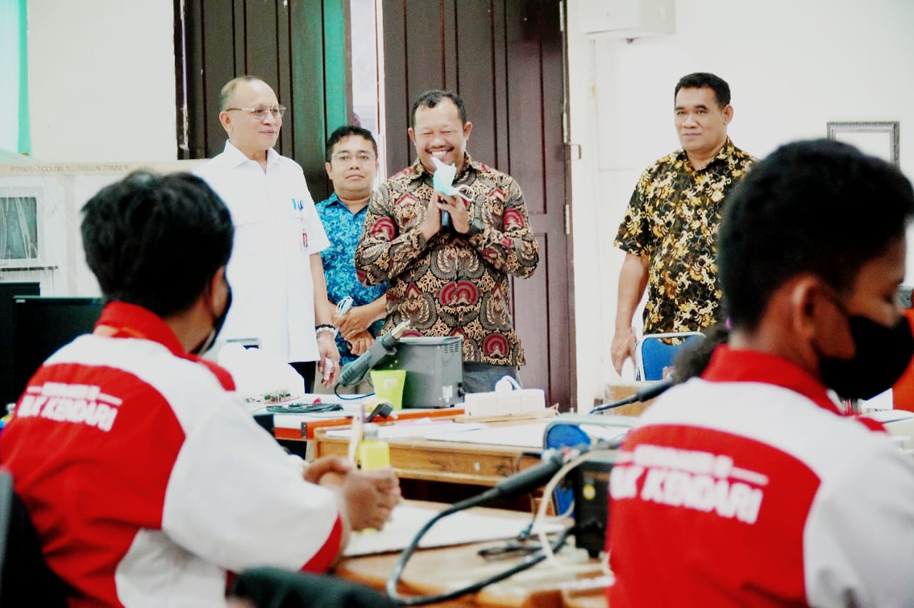 Suasana saat anggota DPRD Konkep, lakukan kunjungan kerja ke Balai Pelatihan Vokasi dan Produktivitas (BPVP) Kendari. Foto: Ist