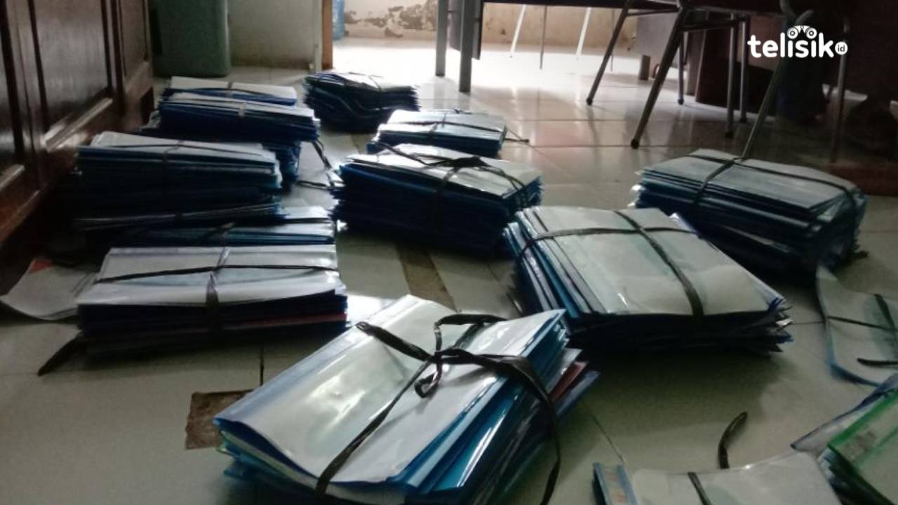 Berkas Mahasiswa yang calon penerima Beasiswa Gembira Cerdas. Foto: Hir Abrianto/Telisik