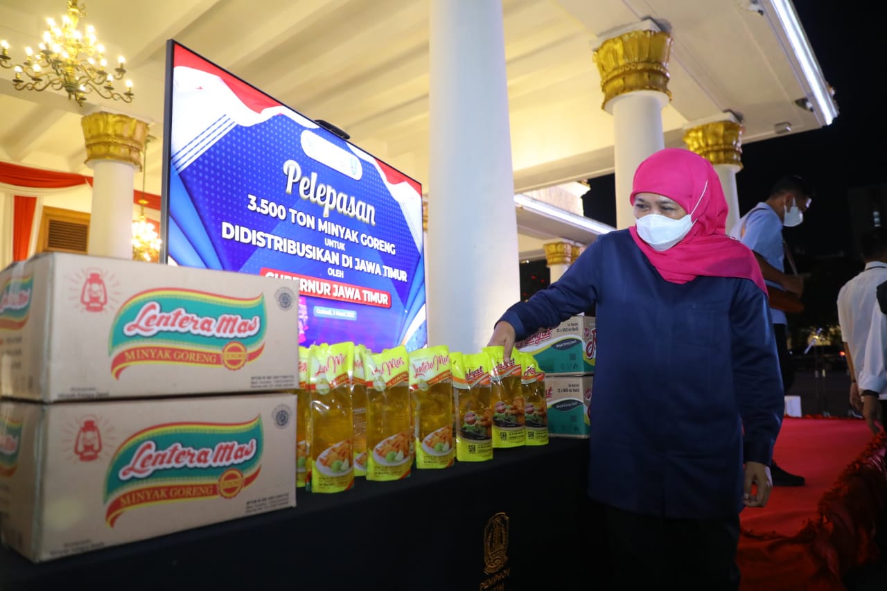 Gubernur Khofifah berharap kebutuhan minyak goreng bagi masyarakat Jawa Timur akan tercukupi dan terpenuhi. Foto: Ist.
