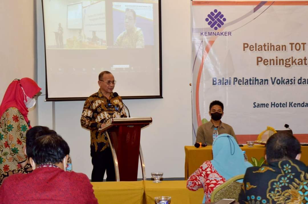 Kepala BPP Kendari, Dr. La Ode Haji Polondu saat membawakan sambutan. Foto: Ist
