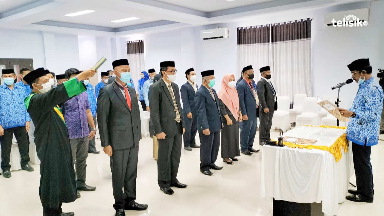Pelantikan pejabat pimpinan tinggi pratama, jabatan administrator, jabatan pengawas, dan jabatan fungsional oleh Bupati Kolut. Foto: Muh. Risal H/Telisik