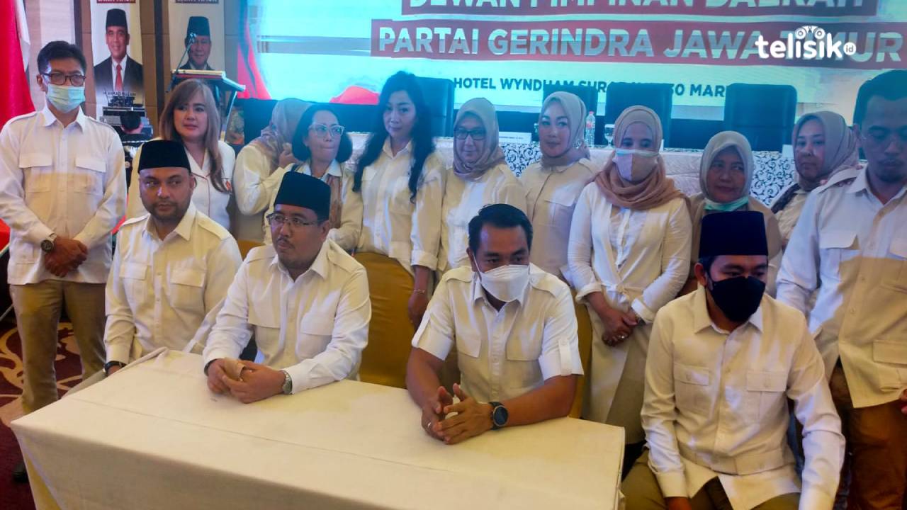 Pengurus Gerindra Jatim saat beri keterangan pers di Surabaya. Foto: Try Wahyudi Ari Setyawan/Telisik