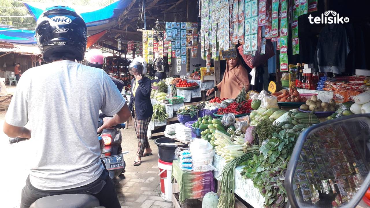 kondisi salah satu pasar tradisional di Kota Kendari. Foto: Aris Mantobua/Telisik