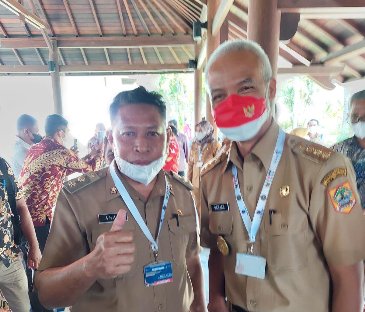 Wakil Bupati Buton Utara, Ahali (kiri) bersama Gubernur Jawa Tengah, Ganjar Pranowo (kanan). Foto: Ist.