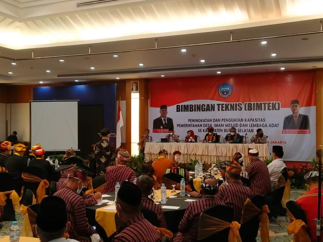 Suasana Bimtek di Hotel Grand Sahid Jaya, Jakarta. Terlihat para perangkat adat mengikuti jalannya bimtek. Foto: Ist.