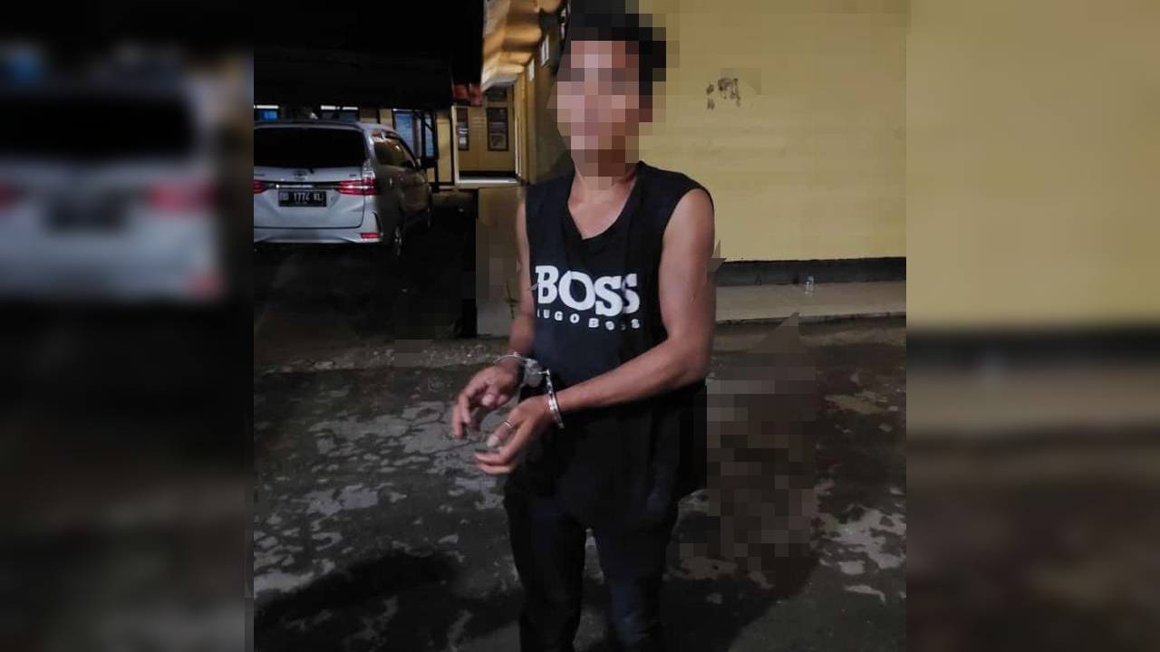AB, pelaku penikaman Kapolsek Towea, Ipda La Ode Ali Musmin saat ditangkap. Foto: Ist.