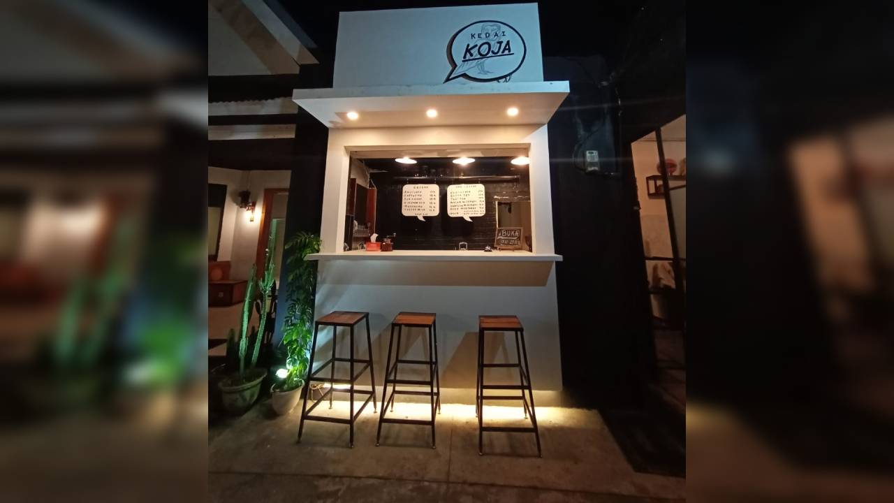 Suasana Kedai Koja di malam hari. Foto: Ist.