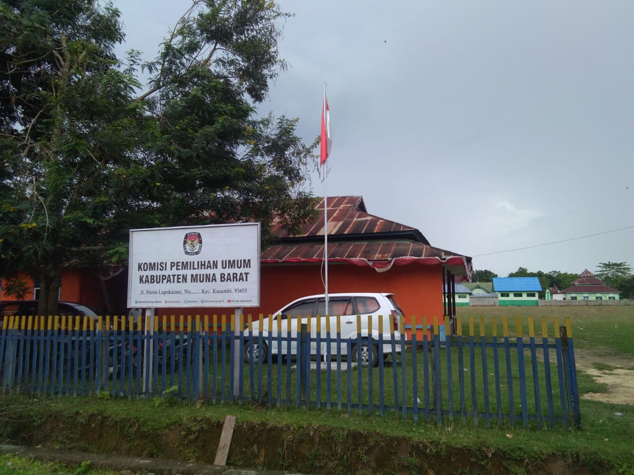 Suasana Kantor KPU Muna Barat. Foto: Putri Wulandari/Telisik