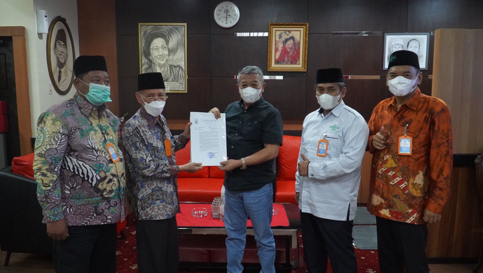 Pengurus PWNU Jatim di DPRD Jatim. Foto: Staf Ketua DPRD Jatim