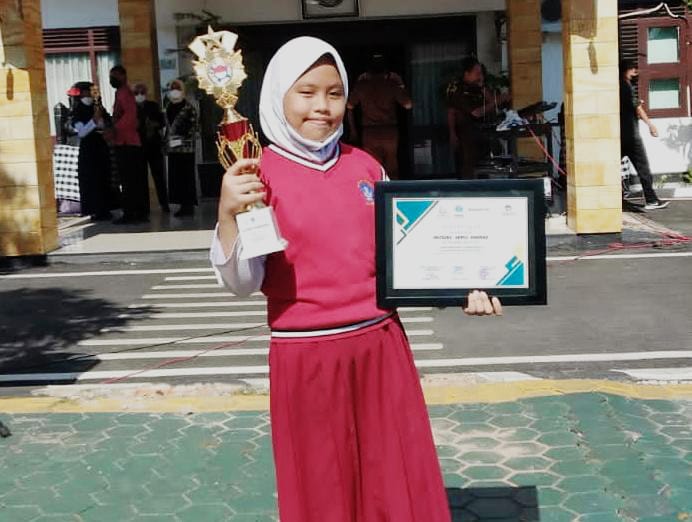 Sosok Mutiara Adria Hannas, siswi kelahiran Kendari, 18 September 2010 yang berhasil menjadi juaranya tiga lomba mendongeng membawa nama Provinsi Sultra. Foto: Ist