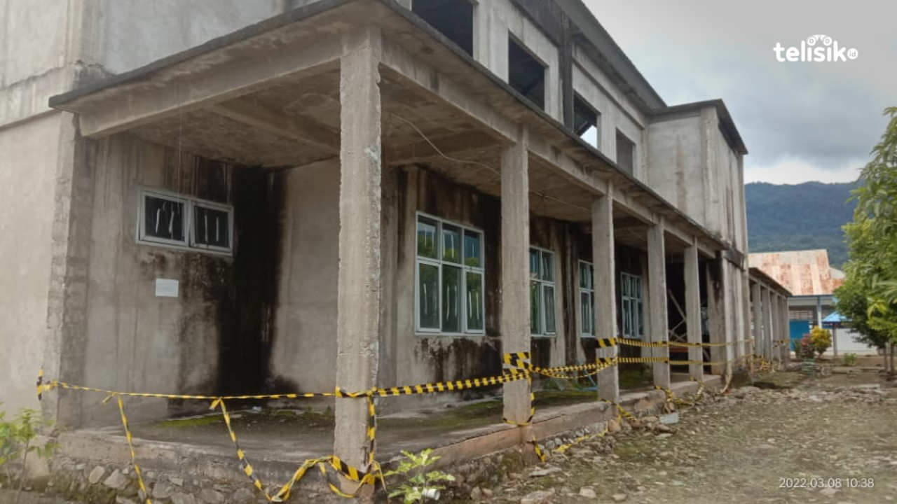 Bangunan sekolah yang mangkrak di SMA Negeri 3 Bombana. Foto: Hir/Telisik
