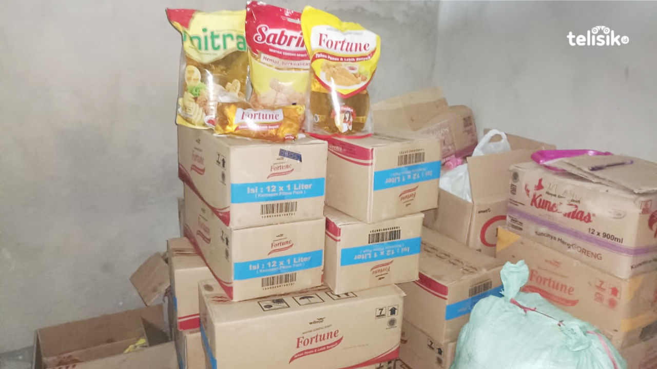 Nampak ratusan liter minyak goreng di kediaman J di Kelurahan Lalosabila Kecamatan Wawotobi. Foto: Aris Syam/Telisik