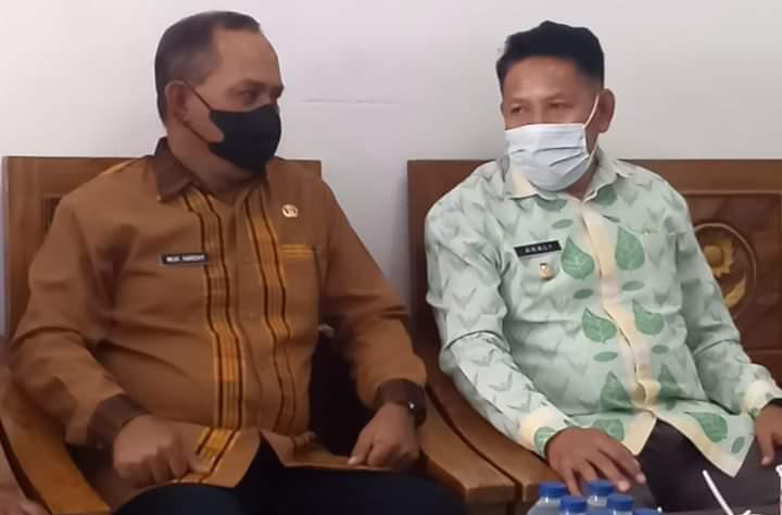 Sekretaris Daerah Butur, Muh. Hardhy Muslim (kiri) bersama Wakil Bupati Butur, Ahali (kanan). Foto: Ist