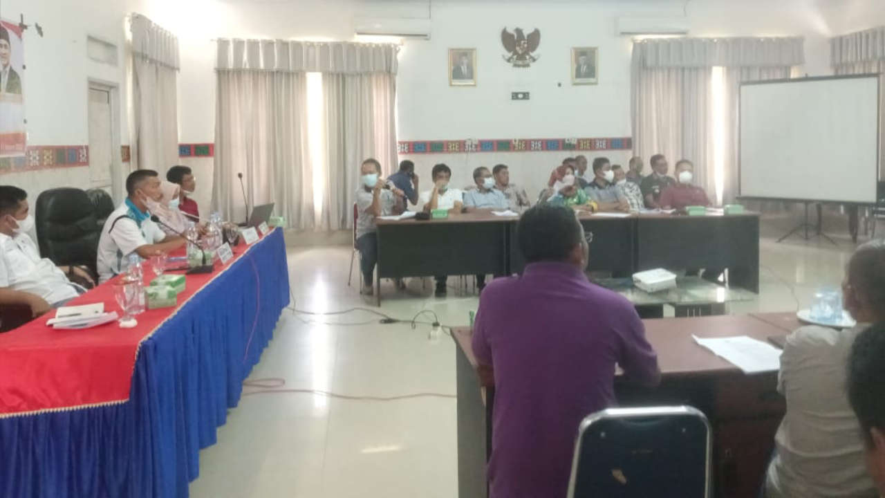 Suasana rapat koordinasi teknis tim percepatan penurunan stunting di ruang rapat Bappeda Koltim. Foto: Ist