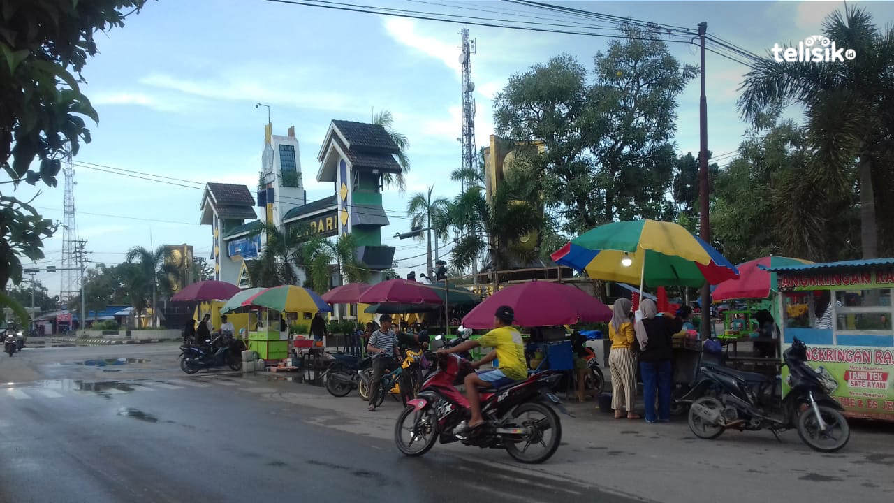 Suasana di sore hari Tugu Adipura Batas Kota. Foto: Nur Khumairah Sholeha Hasan/Telisik