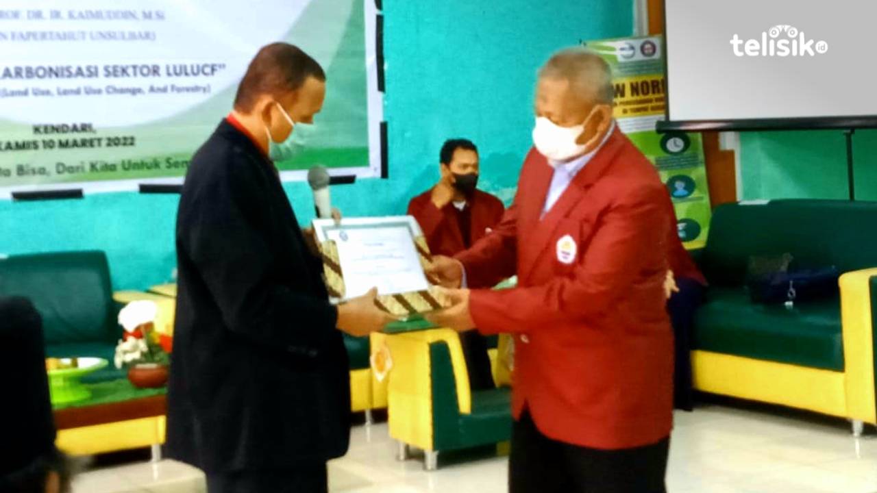 Proses pengesahan PKS antara FHIL UHO dan FAPERTAHUT UNSULBAR. Foto: Aris Mantobua/Telisik
