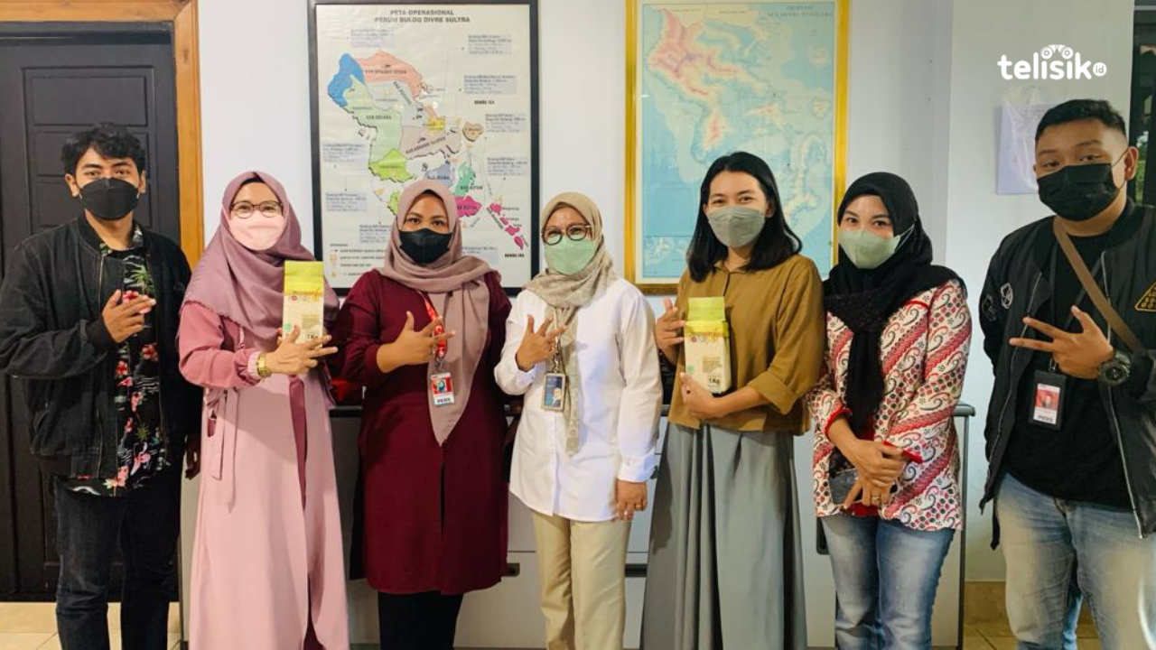 Audiensi tim Telisik.id di Perum Bulog Sultra, dan diterima langsung oleh Pimpinan Wilayah Perum Bulog Sultra, Siti Mardati Saing (tengah). Kunjungan ini dilakukan dalam rangka silahturahmi media Telisik.id ke Perum Bulog Sultra. Foto : Ruliawan/Telisik